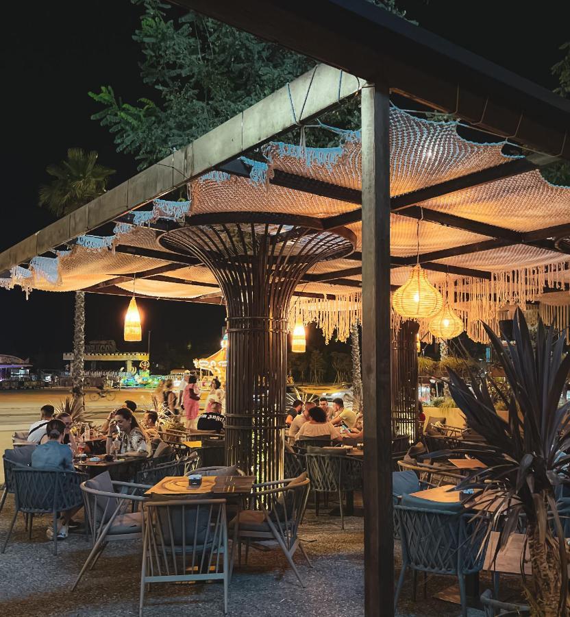 Hotel Brooklyn Vlore Bagian luar foto