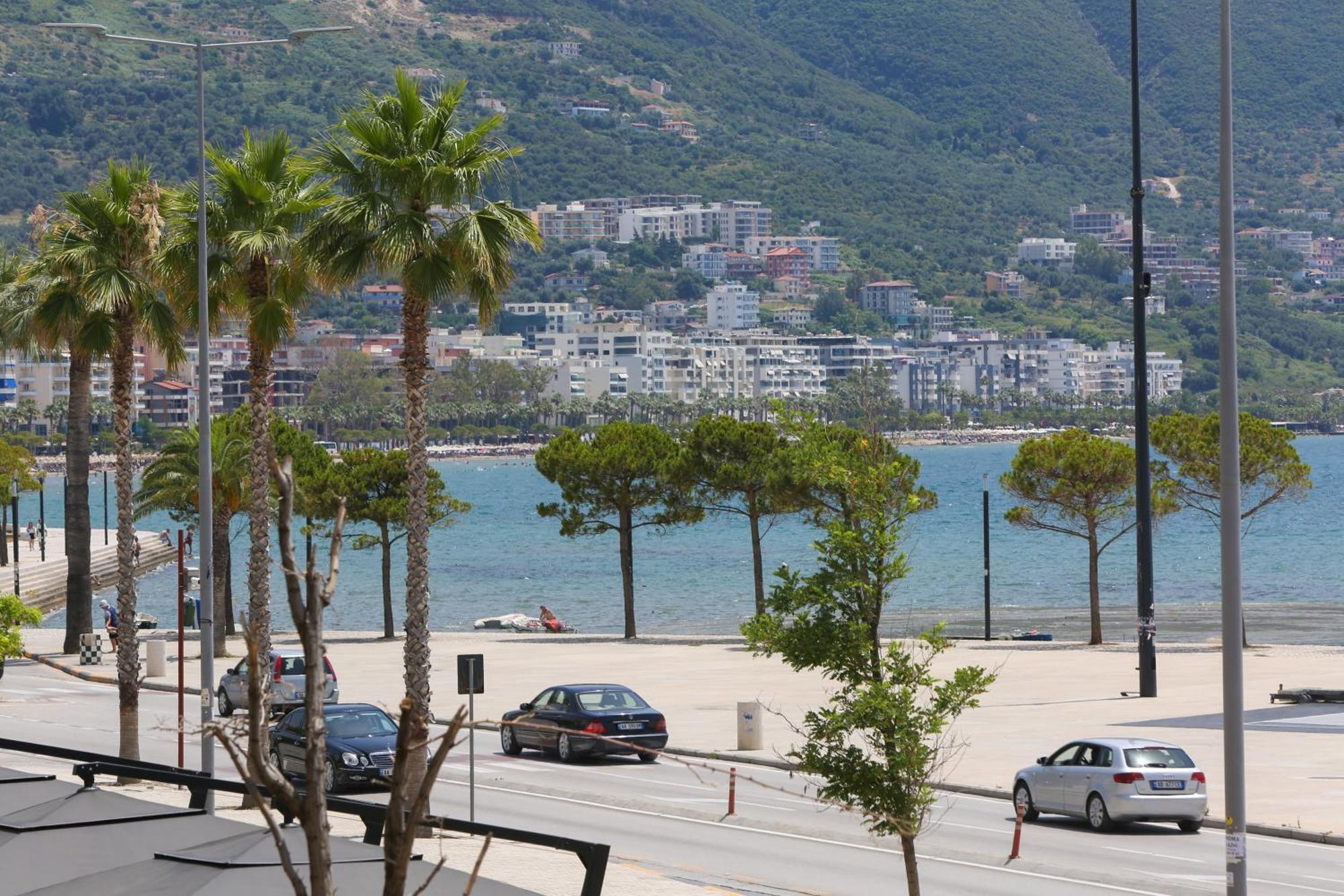 Hotel Brooklyn Vlore Bagian luar foto
