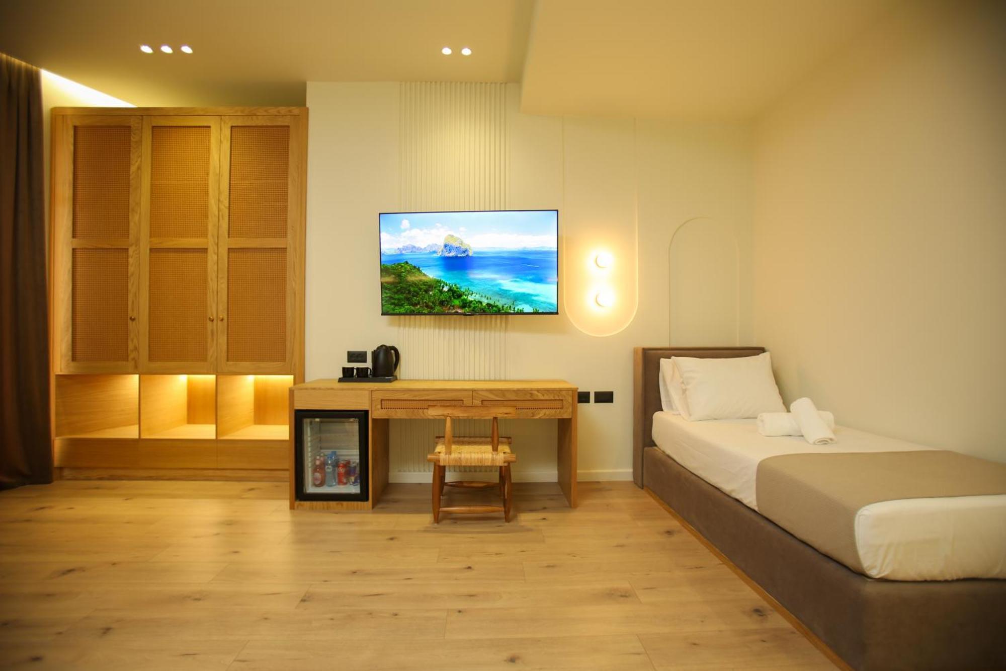 Hotel Brooklyn Vlore Bagian luar foto
