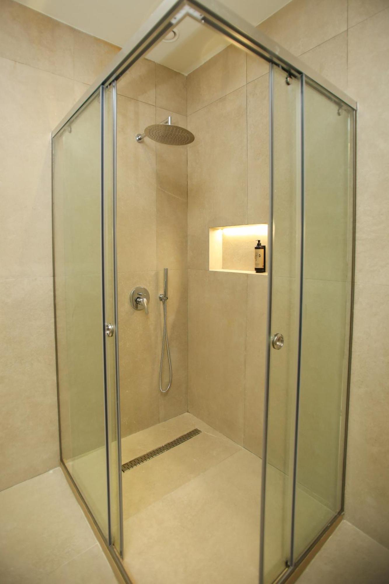 Hotel Brooklyn Vlore Bagian luar foto