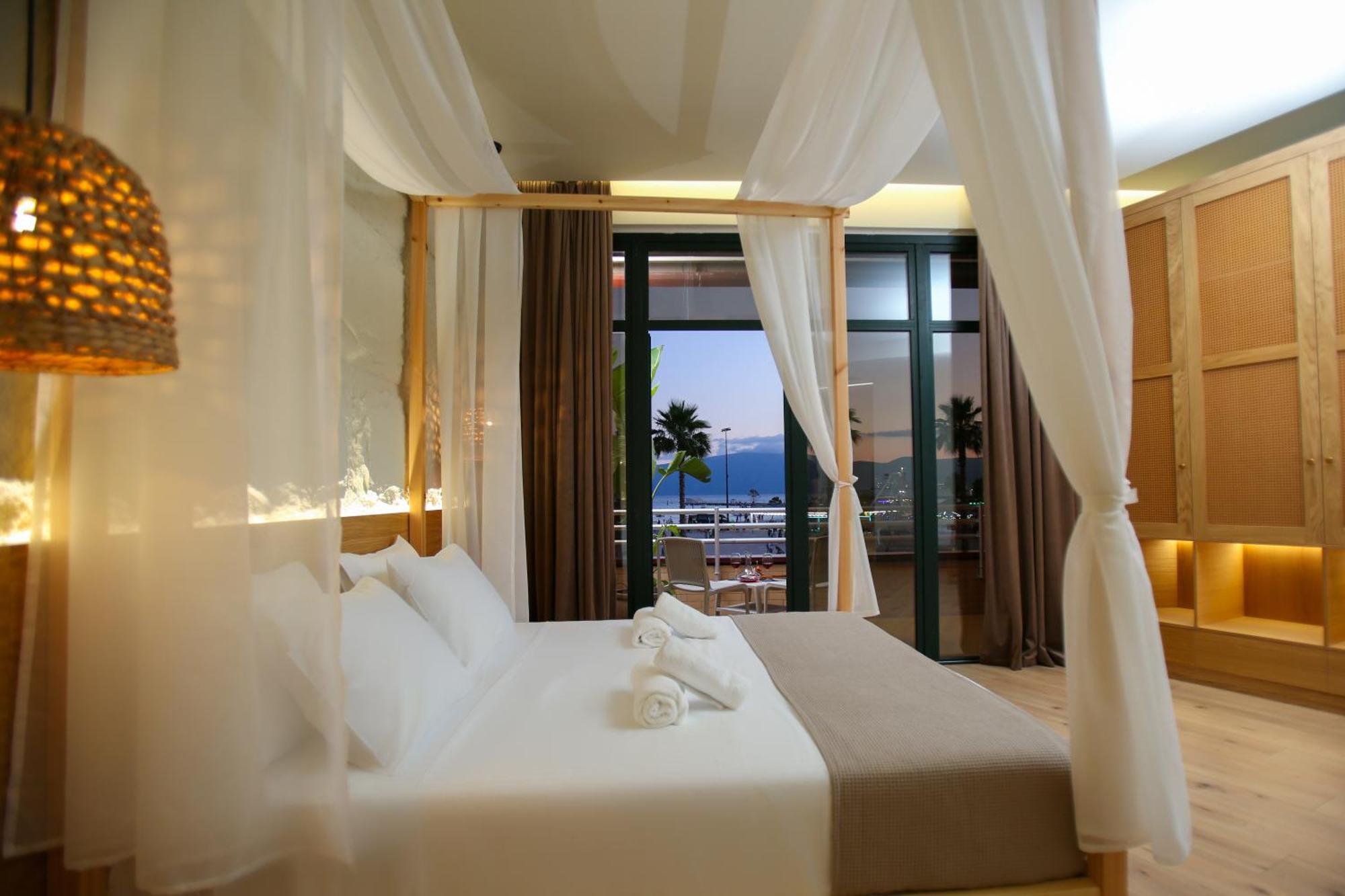 Hotel Brooklyn Vlore Bagian luar foto